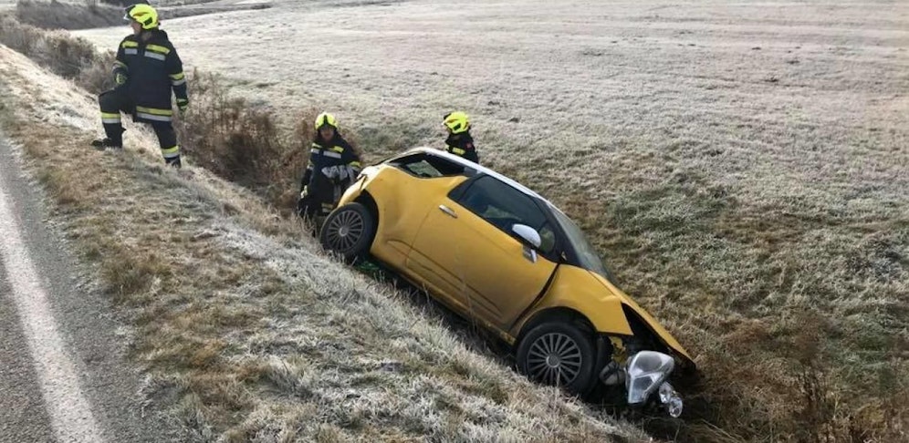 Die Florianis bargen das kaputte Auto.
