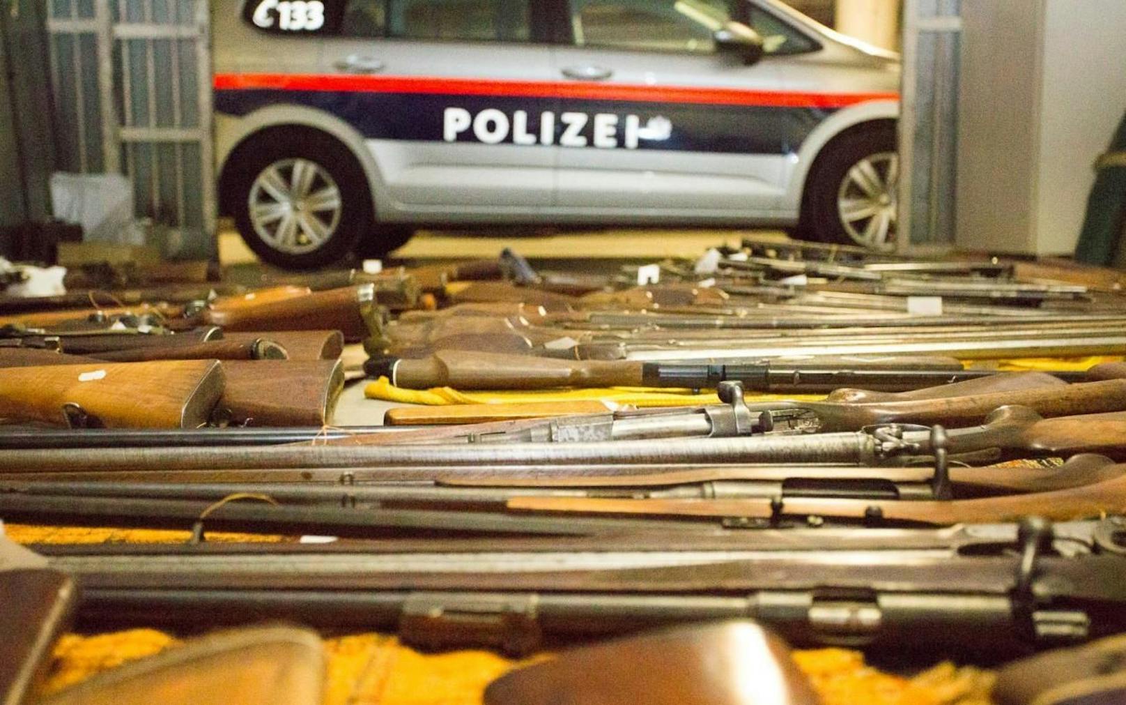 Die Polizei entdeckte ein wahres Waffenarsenal.