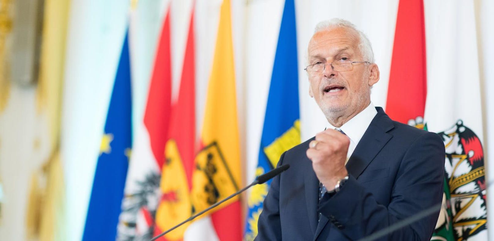 ÖVP-Justizminister Josef Moser soll im Justizausschuss von der Justizsprecherin der Volkspartei, Michaela Steinacker, am Antworten einer SP-Frage gehindert worden sein. 
