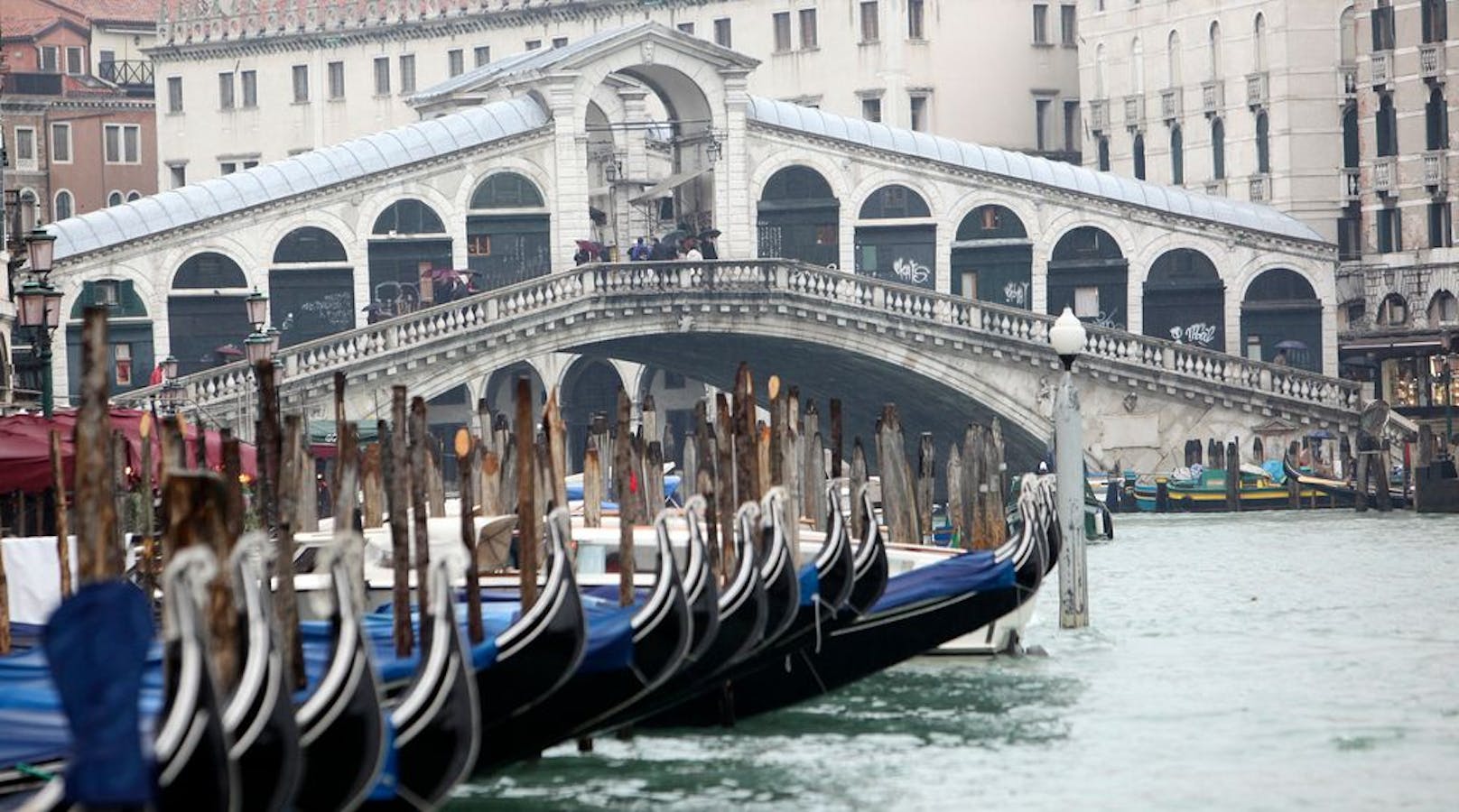 Für viele Städte – und die Menschen, die dort leben und arbeiten – bedeutet dies eine gravierende Umstellung, etwa im italienischen Venedig und entlang der Adriaküste.