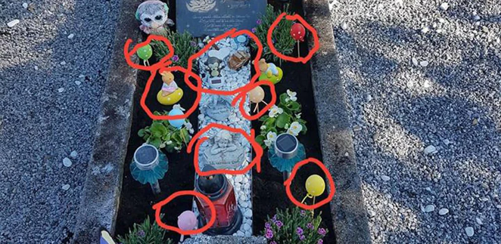 Die vom Grab gestohlenen Andenken.