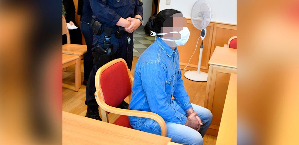 Der Beschuldigte soll seine kleine Tochter zu Tode geschüttelt haben. 