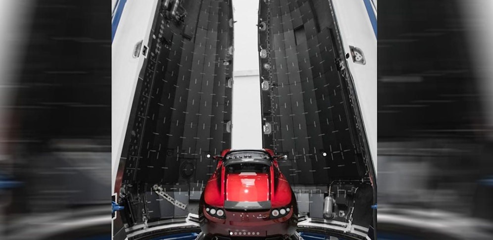Der Tesla steht bereit.