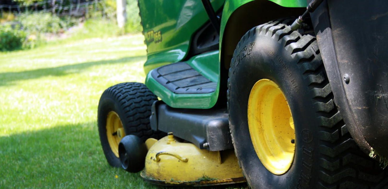 Dem Fußballverein wurde der Rasenmäher-Traktor gestohlen