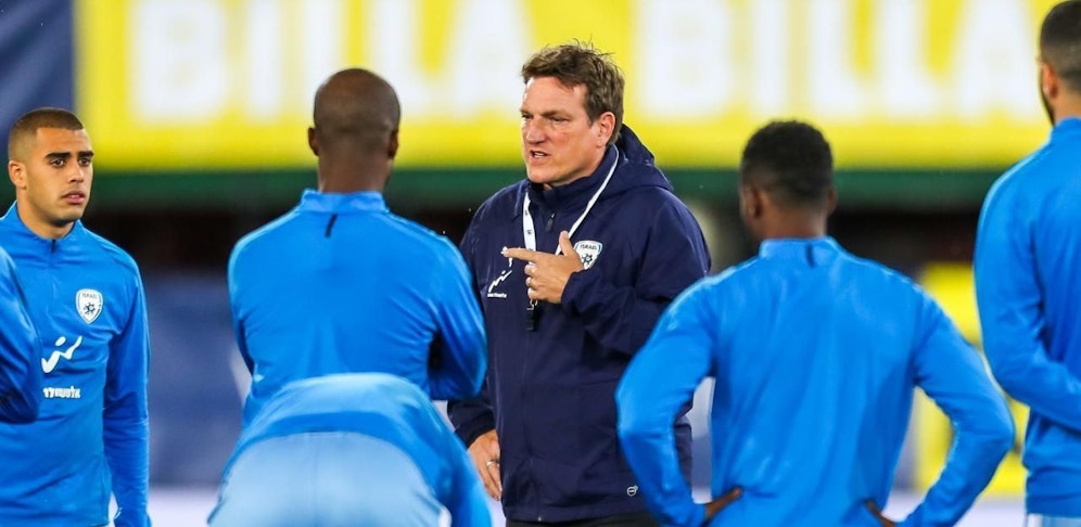 Andi Herzog motiviert sein Team für den Knaller gegen Österreich