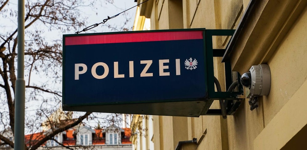 Zwei Beamte wurden bei einem Einsatz verletzt. Einer musste sogar operiert werden. 