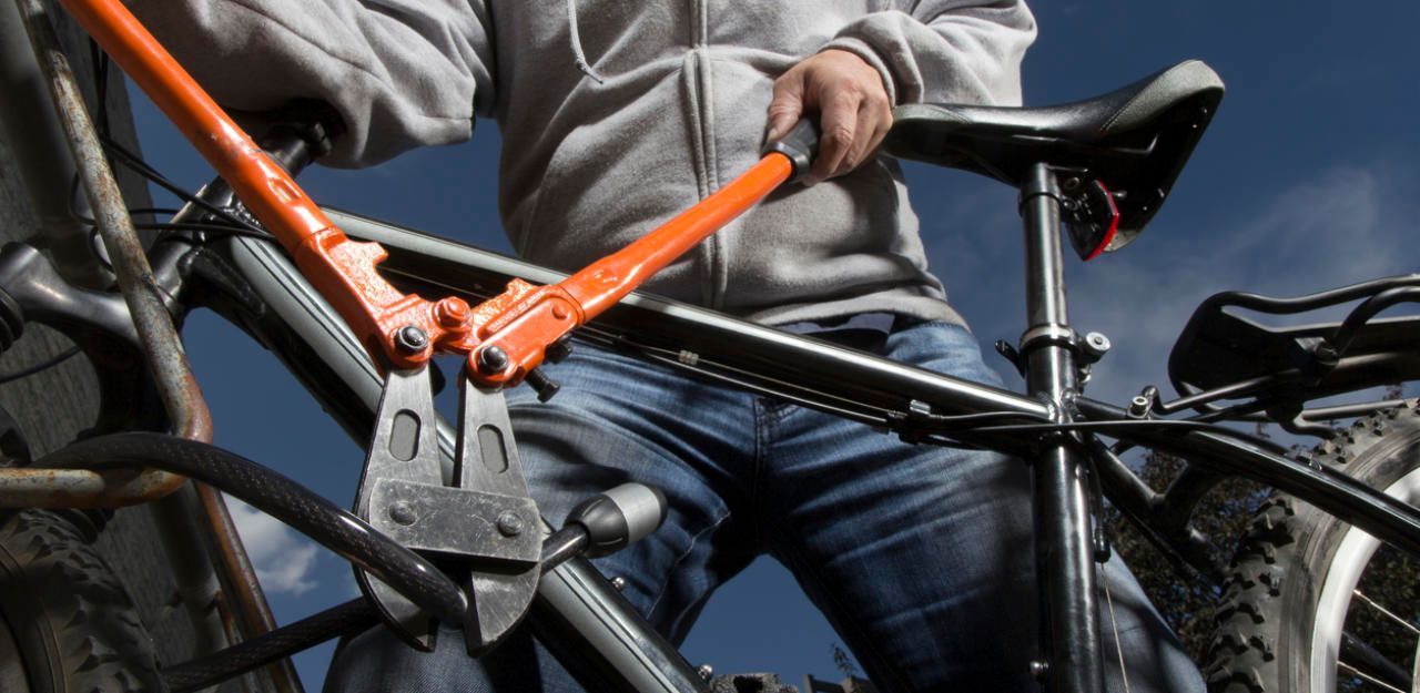 Die Kriminellen stahlen zwei Mountainbikes in Innsbruck-Pradl.