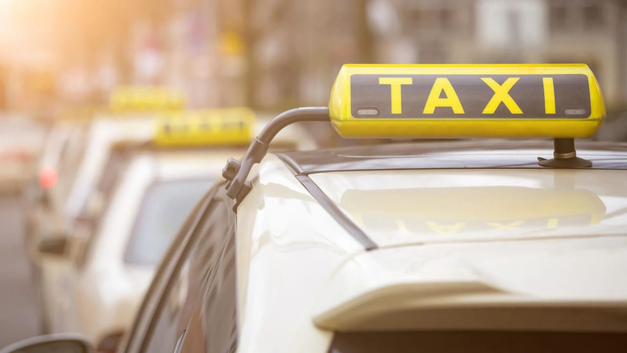 Die 16-Jährige besprühte den Taxifahrer mit Pfefferspray.