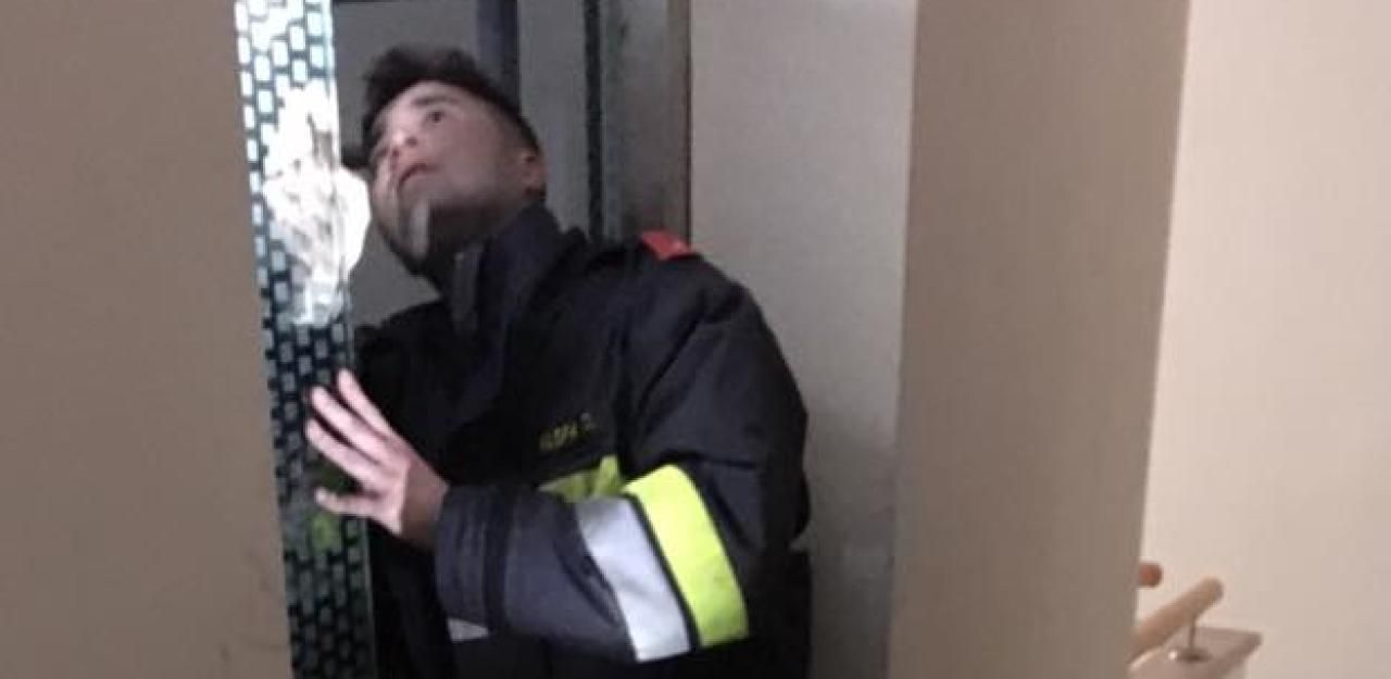 Heute.at - Stromausfall: Priester steckte in Lift fest