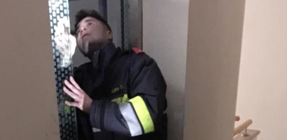 Die Mitglieder der Feuerwehr Heiligenkreuz halfen dem Pater aus der Patsche.