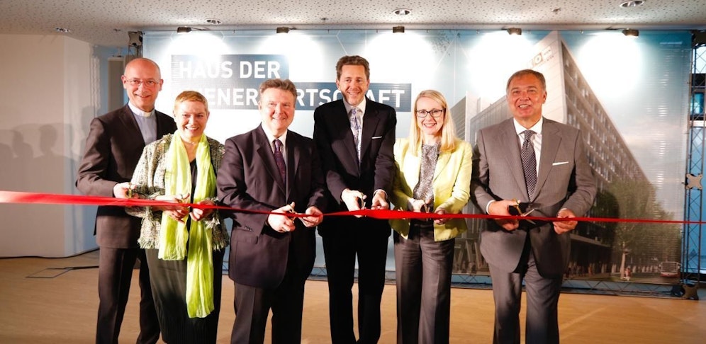  (v.li.): Toni Faber, Ursula Lichtenegger, Michael Ludwig, Harald Mahrer, Margarete Schramböck und Walter Ruck eröffnen das Haus der Wiener Wirtschaft