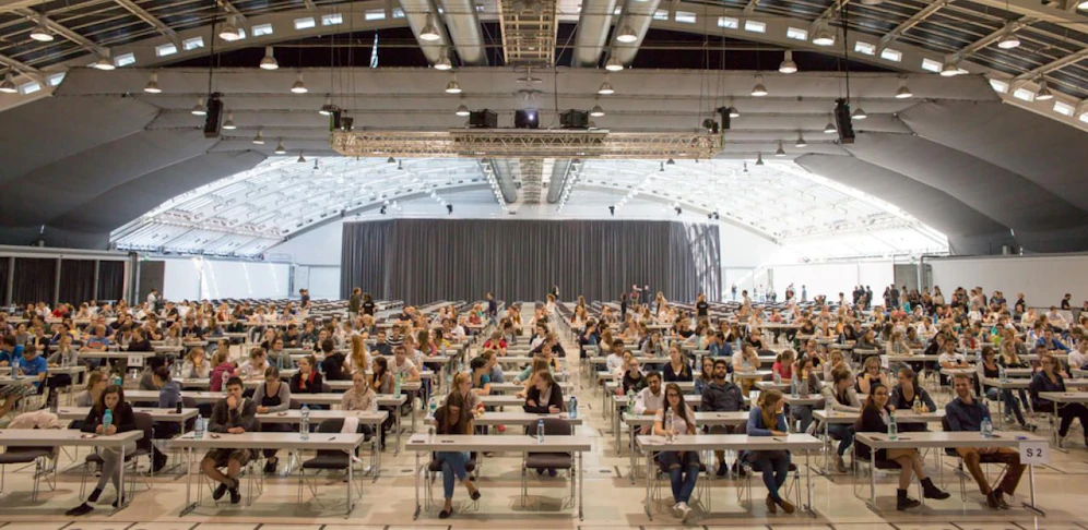 Die Anmelde-Zahlen für den Medizin-Aufnahmetest im Linzer Design Center sind heuer rückläufig. 