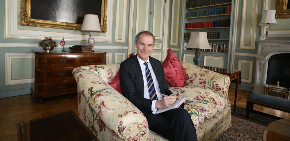 Wenn der Britische Botschafter Leigh Turner gerade nicht mit bilateralen Verhandlungen oder Brexit-Besprechungen beschäftigt ist, widmet er sich gerne den optischen und sprachlichen Eigenheiten seiner zweiten Heimat Österreich. 