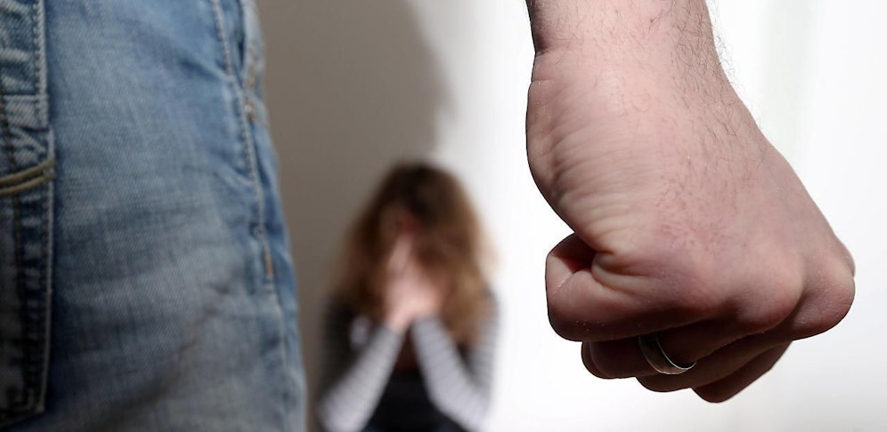 Quarantäne und Ausgangsbeschränkungen erhöhen Gewaltbereitschaft.