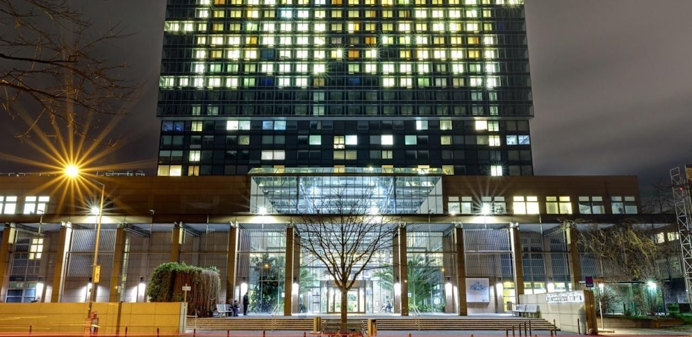 Die Polizei musste die Uniklinik in Köln schützen