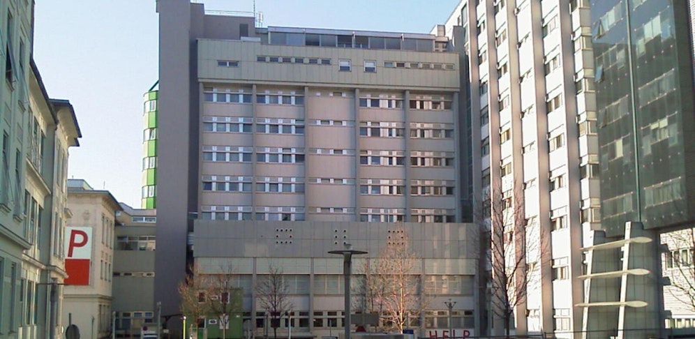 Der Mann wurde in das LKH Graz eingeliefert.