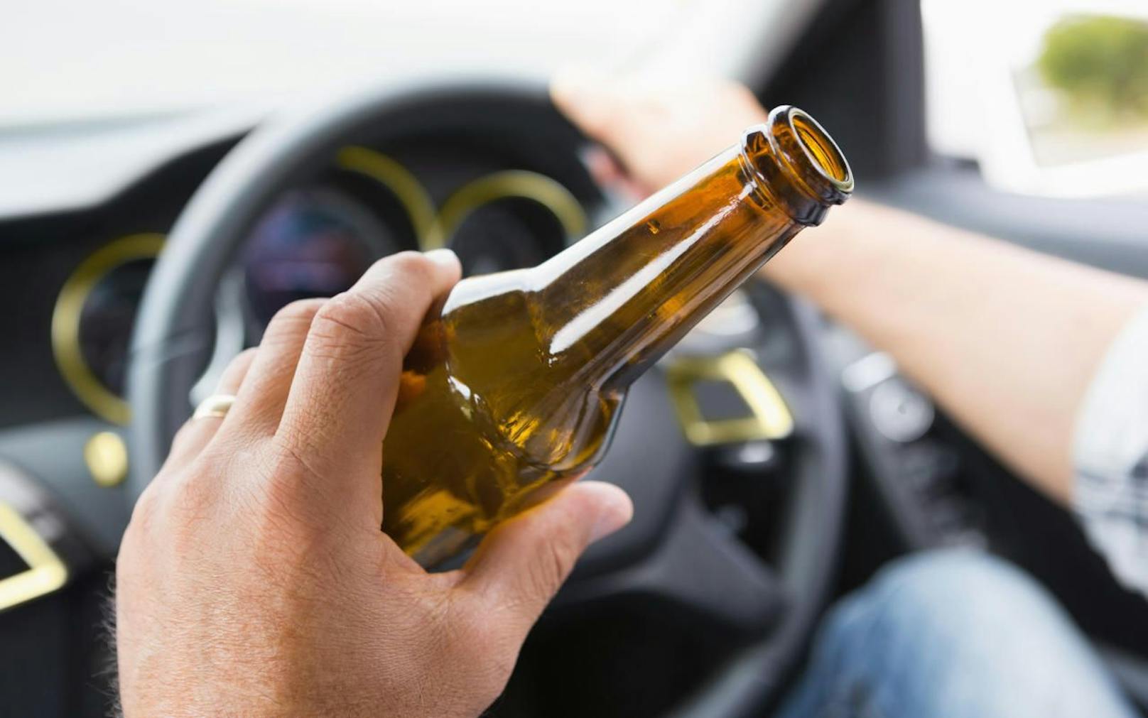 Ohne Führerschein und mit 1,72 Promille Alkohol im Blut fuhr der 19-Jährige durch Gallneukirchen.