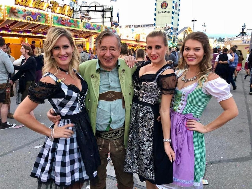 Simona, Richard Lugner, Cinzia und Ellie feiern auf der Wiesn in München