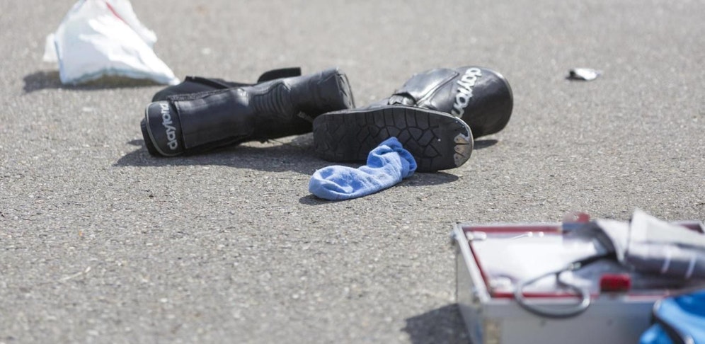 Der Biker erlitt bei dem Unfall lebensgefährliche Verletzungen. (Archivfoto)