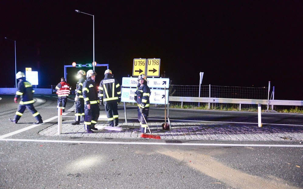 Der Lenker fuhr davon, zog eine Ölspur bis zu einem Bordell.