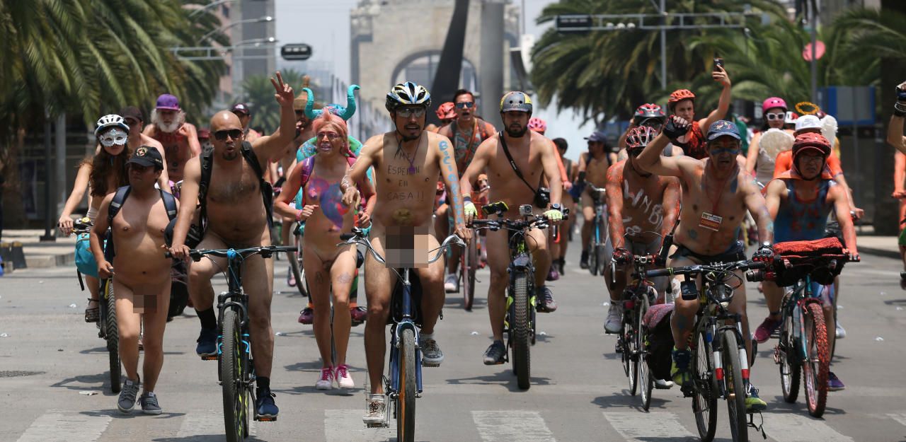 Heute.at - Mexikaner radeln nackt durch die Hauptstadt