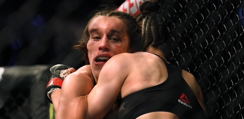 Die Nase gebrochen und schief, das Gesicht völlig zugeschwollen - Joanna Jedrzejczyk wird die Niederlage noch lange nicht vergessen! 