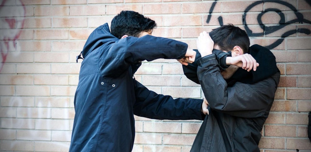 Wegen ein paar Zigaretten gerieten zwei junge Männer in einem Wohnheim so in Streit, dass einer im Krankenhaus landete.