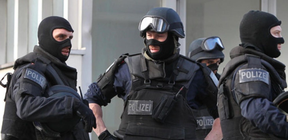 Cobra-Beamte nahmen die Brüder fest.