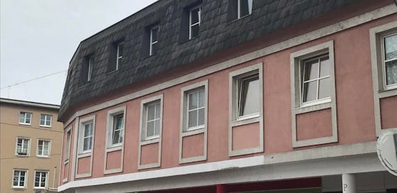 Die Ermittlungen nach dem Fund einer Leiche in St. Pölten laufen, die Staatsanwaltschaft ordnete eine Obduktion an.