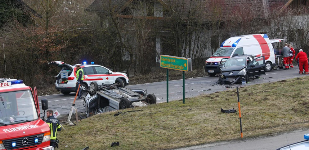 Bei dem Unfall in Vöcklamarkt wurden insgesamt vier Personen verletzt