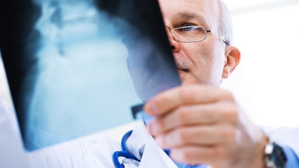 Im Durchschnitt vergehen rund zweieinhalb Jahre, bis Männer sich überwinden, ärztliche Hilfe zu suchen.