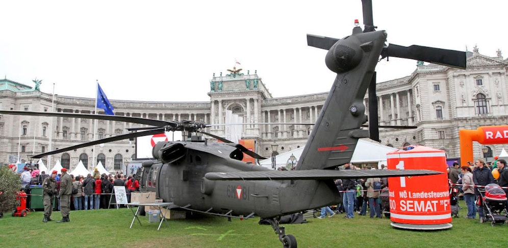 Leistungsschau des Bundesheers anlässlich des Nationalfeiertages am Wiener Heldenplatz am 26.10.2012, Archivbild