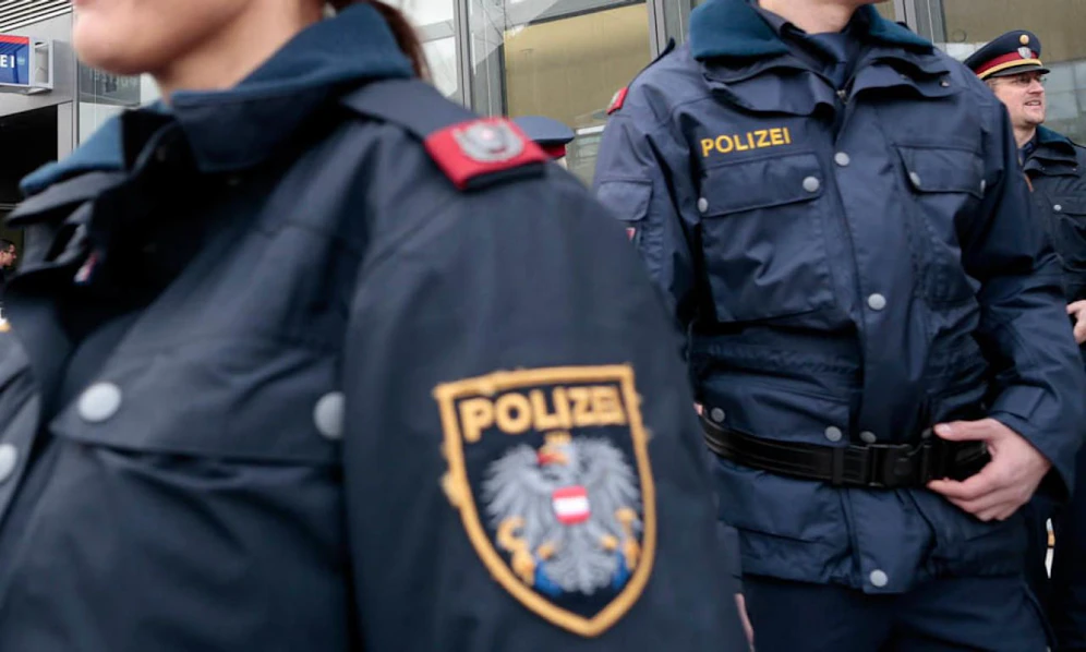 20141218 / Hauptbahnhof Polizeiwache Eröffnung / Foto: Lisi Niesner / Tageszeitung Heute
