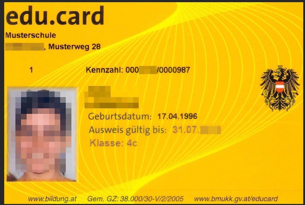 Die beiden Maturanten verkauften laut Polizei an mehr als 300 Jugendliche gefälschte Schülerausweise.