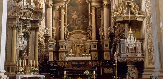 In der Stiftskirche wird die Oper aufgeführt.