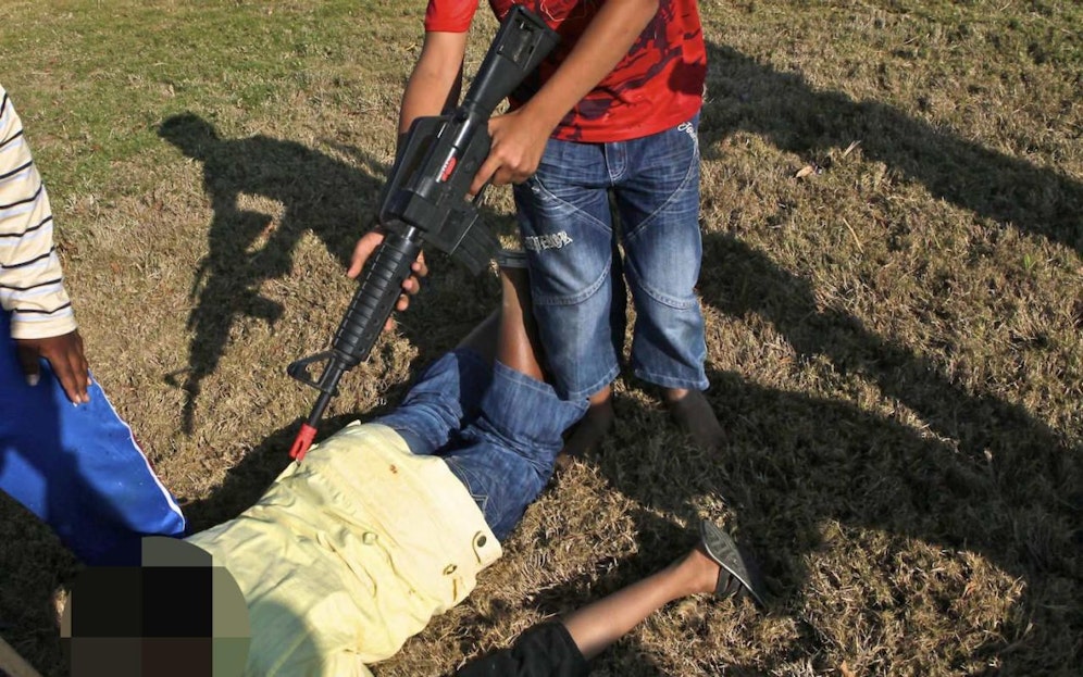 Beim Lenaupark in Linz stellen Jugendliche laut Anrainern Exekutionen nach. 