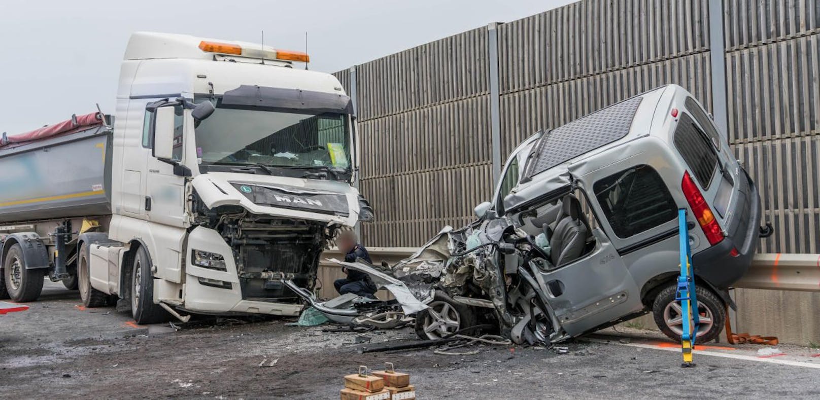 Reifenplatzer Grund für Horror-Crash in Sollenau