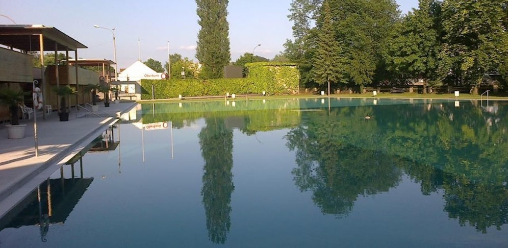 Ein zweijähriges Mädchen trieb in der Steyrer "Schwimmschule" bewusstlos im Wasser, das Kind konnte wiederbelebt werden.