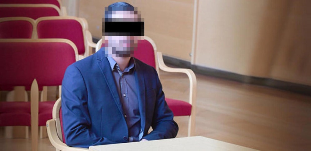 Der Angeklagte vor Gericht. (W.M.)