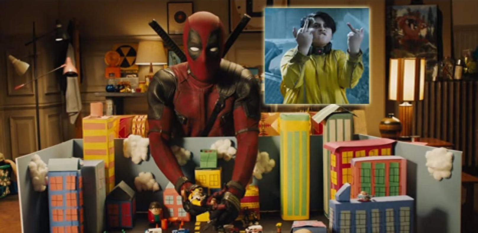 Deadpool lässt in neuem Trailer die Puppen tanzen
