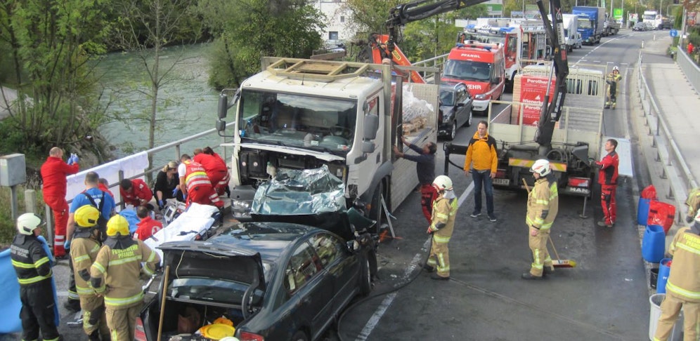 Bei dem Frontalcrash verstarb eine Frau.                 