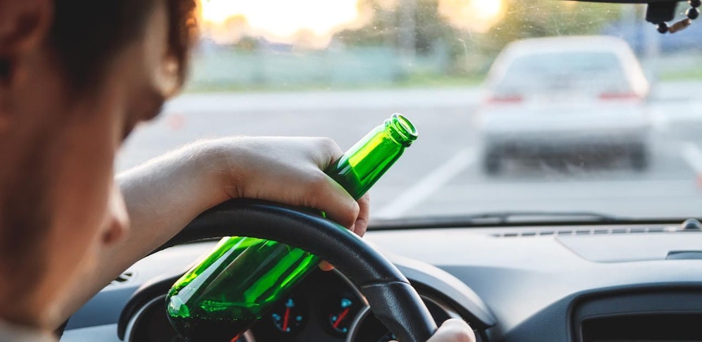 Der Mann kam aufgrund seiner Alkoholisierung von der Straße ab.
