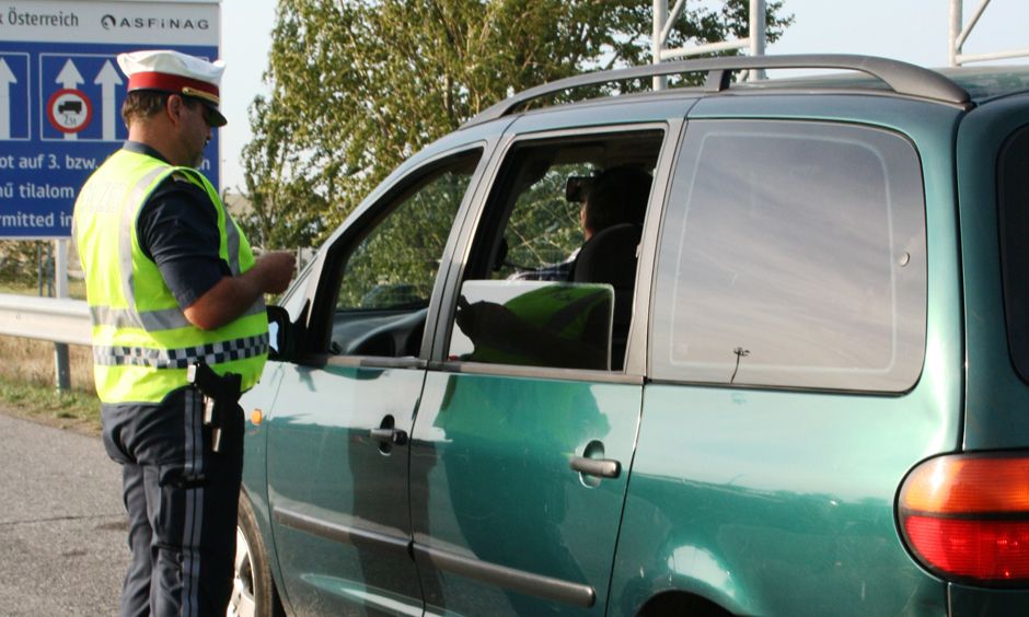 Polizei fasst Schlepper aus Syrien, Irak und Österreich - Burgenland | heute.at