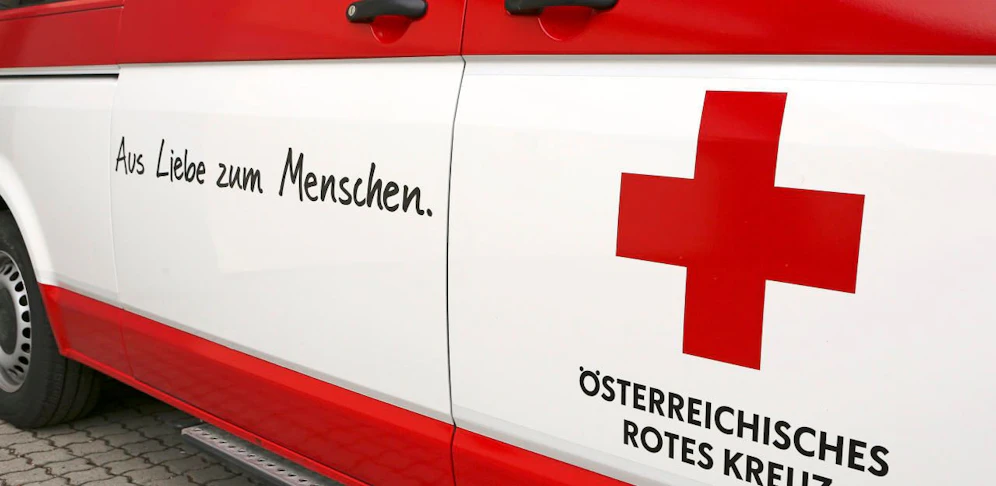 Eine neue Leitstelle soll dafür sorgen, dass Krankentransporte besser koordiniert werden können. Die Wirtschaftskammer ist dagegen, sieht einen "Schritt, private Unternehmen in ihrer Arbeit zu behindern."