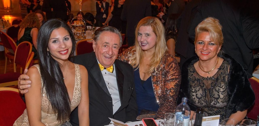 Richard LUGNER mit (v.l.n.r.) Nina "Bambi" Bruckner, Dany Kennedy und Sonja "Käfer" Schönanger