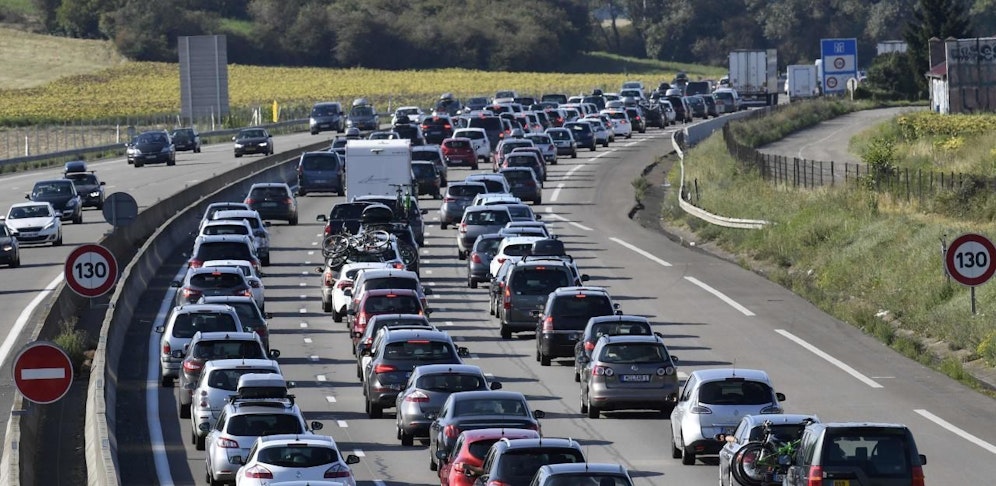 Am Wochenende brauchen Autofahrer gute Nerven