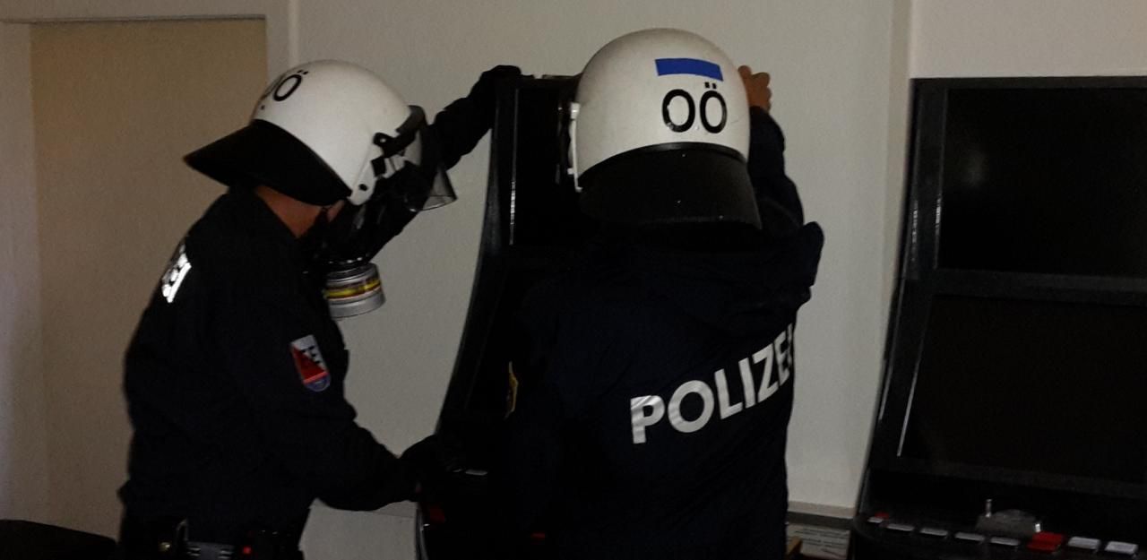 Heute.at - Reizgas-Falle aufgebaut, um Polizei zu stoppen