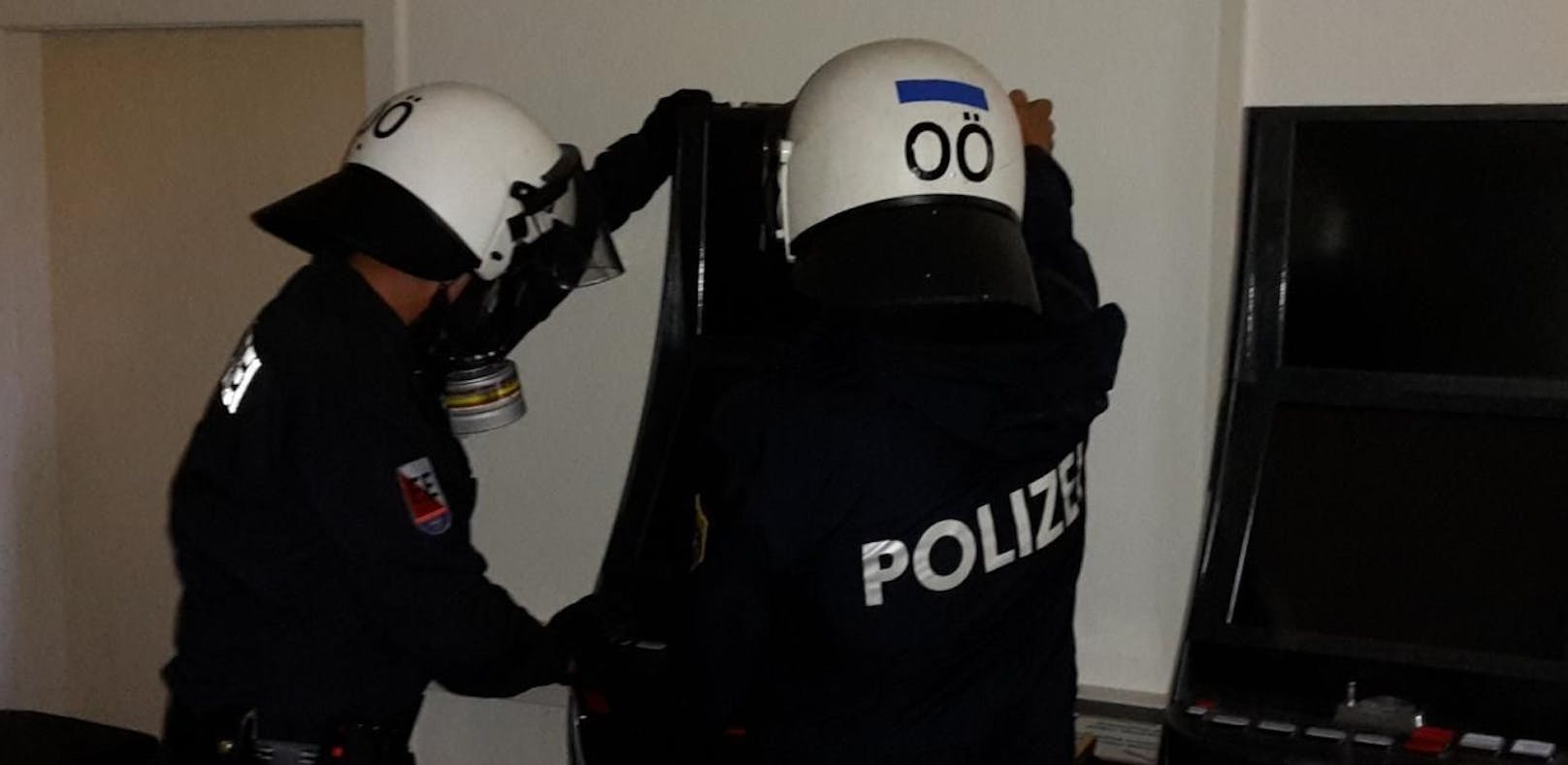 Reizgas-Falle aufgebaut, um Polizei zu stoppen