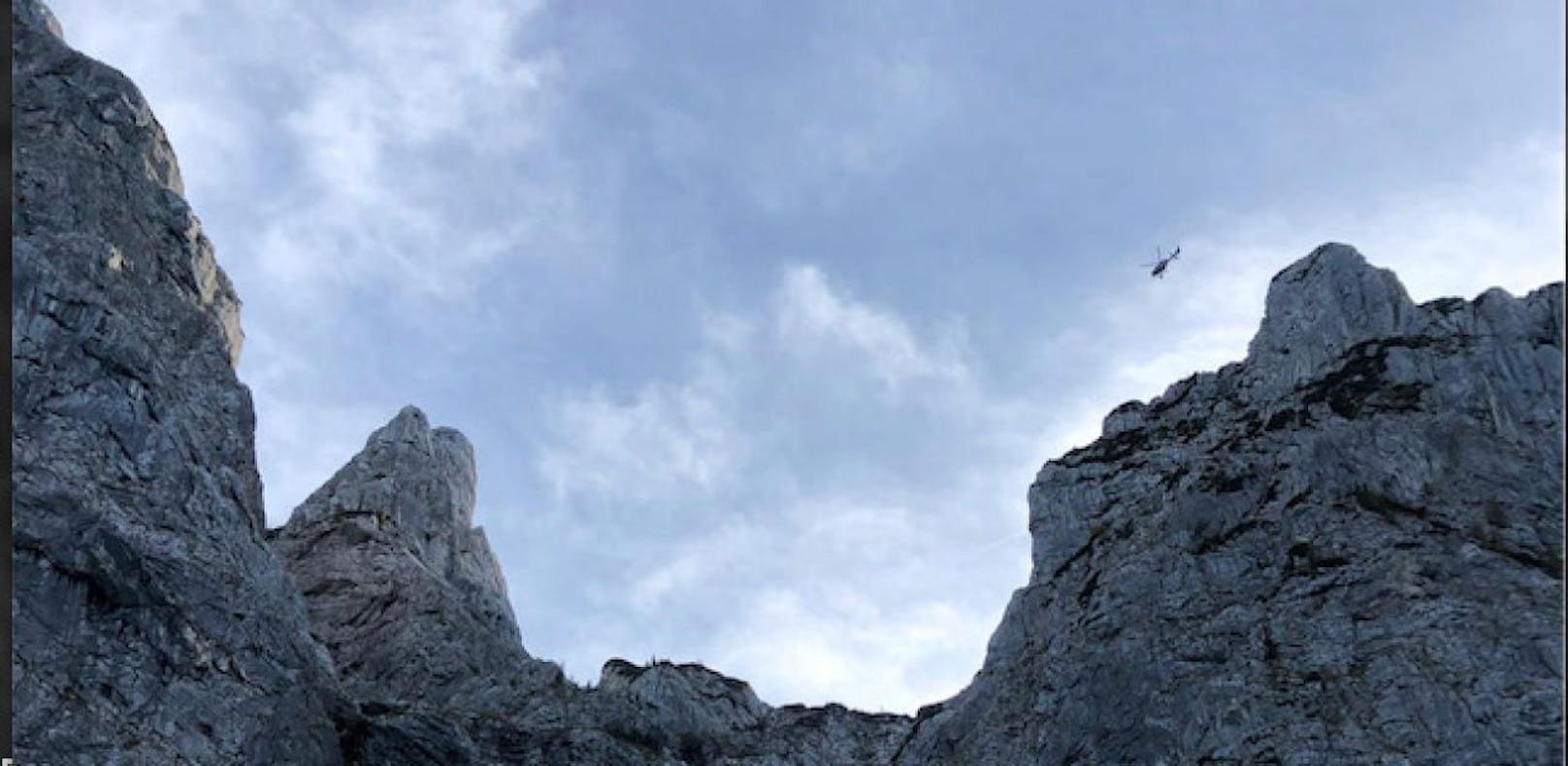 Zwei Kletterer wählten beim Totenköpfl in Ebensee den Notruf der Bergrettung. Im Rettungsheli mitfliegen wollten sie dann aber nicht. 