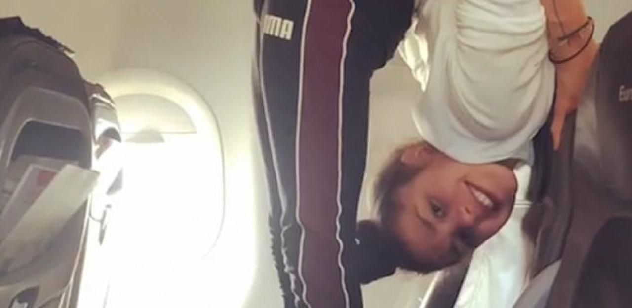 Heute.at - Wenig Platz? So fliegt man in der Holzklasse